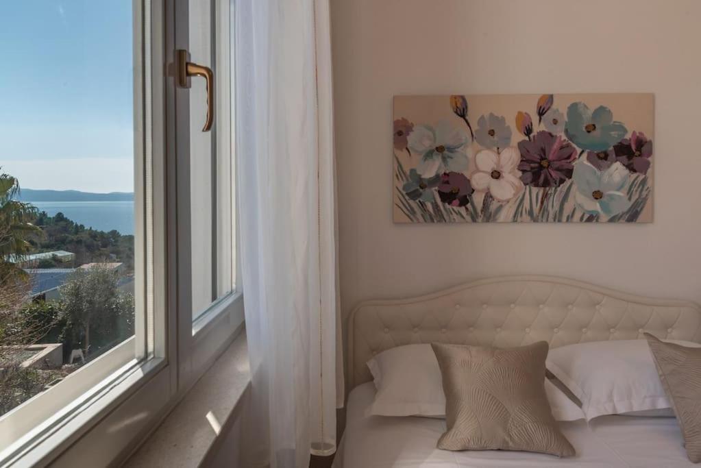 Sea View- Spacious Apartment With Shared Pool Split Exterior photo