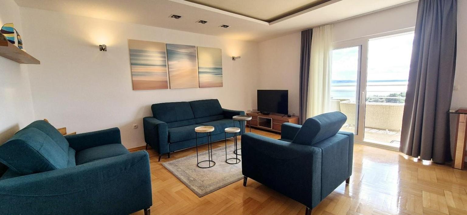 Sea View- Spacious Apartment With Shared Pool Split Exterior photo